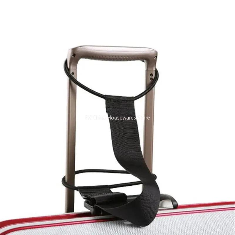 Sangle élastique pour fixer un sac sur une valise — vue 4